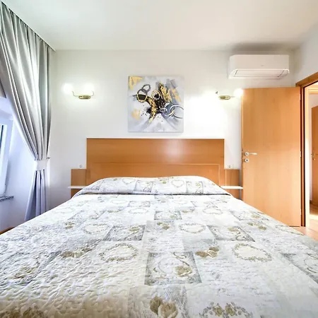 Morea By Interhome Vantacici